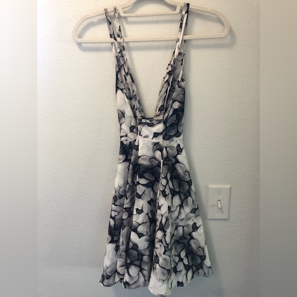 Deep Plunge Dress - Picture 9 of 11